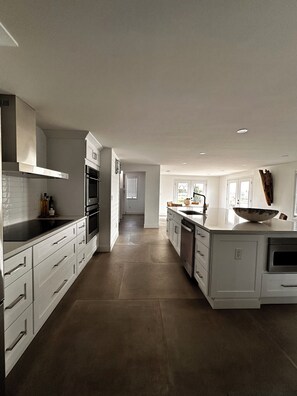 Fridge, microwave, oven, stovetop - Waterfront home in the town of Old Saybrook, CT, walk to beach in a minute. (Old Saybrook)