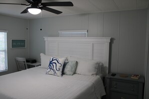 2 bedrooms, WiFi, bed sheets - Island Life Inn- Key Largo Oasis- 55+ Community- Escape the Big City Life (Key Largo)