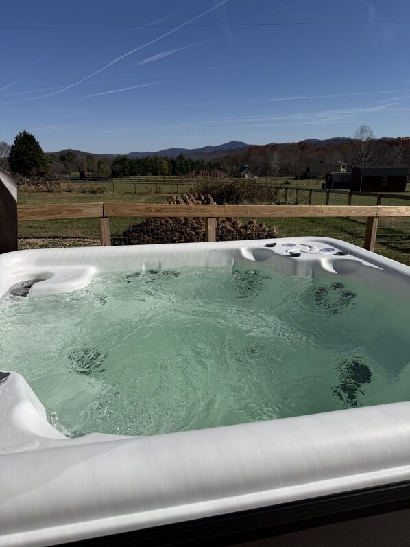 Outdoor spa tub - Glenbrae: Afton Retreat w/Mountain Views off 151 (Afton)
