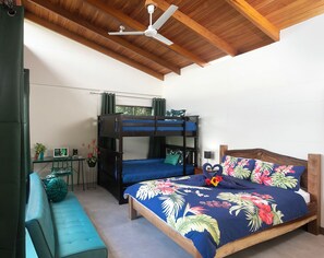 Casa de campo família, cozinha, vista para o jardim | 2 quartos, cofres nos quartos, escrivaninha