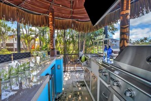 Kylskåp, mikrovågsugn, ugn och spishäll