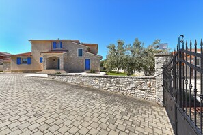 Exterior - House 2326/110968 (Istria - Vodnjan), 5000m from the beach (Vodnjan)