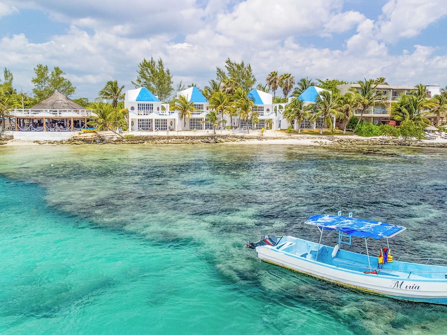 Playa privada, tumbonas, submarinismo y buceo con tubo