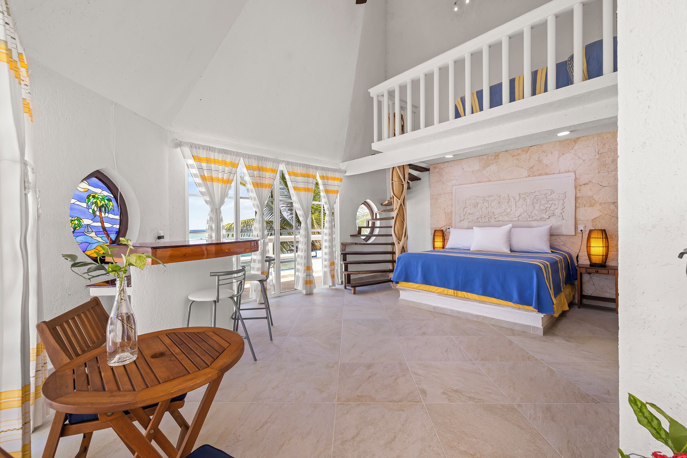 Loft superior, sacada, vista para o oceano | Escrivaninha, espaço de trabalho para notebook, quartos à prova de som