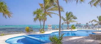 Casa Cenote Hotel