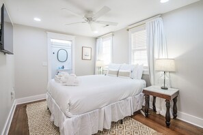 3 habitaciones, tabla de planchar con plancha y cuna de viaje 