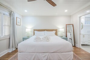 3 bedrooms, iron/ironing board, travel cot, free WiFi - The Bogard Only 4 Blocks to King! Unit A (Charleston)