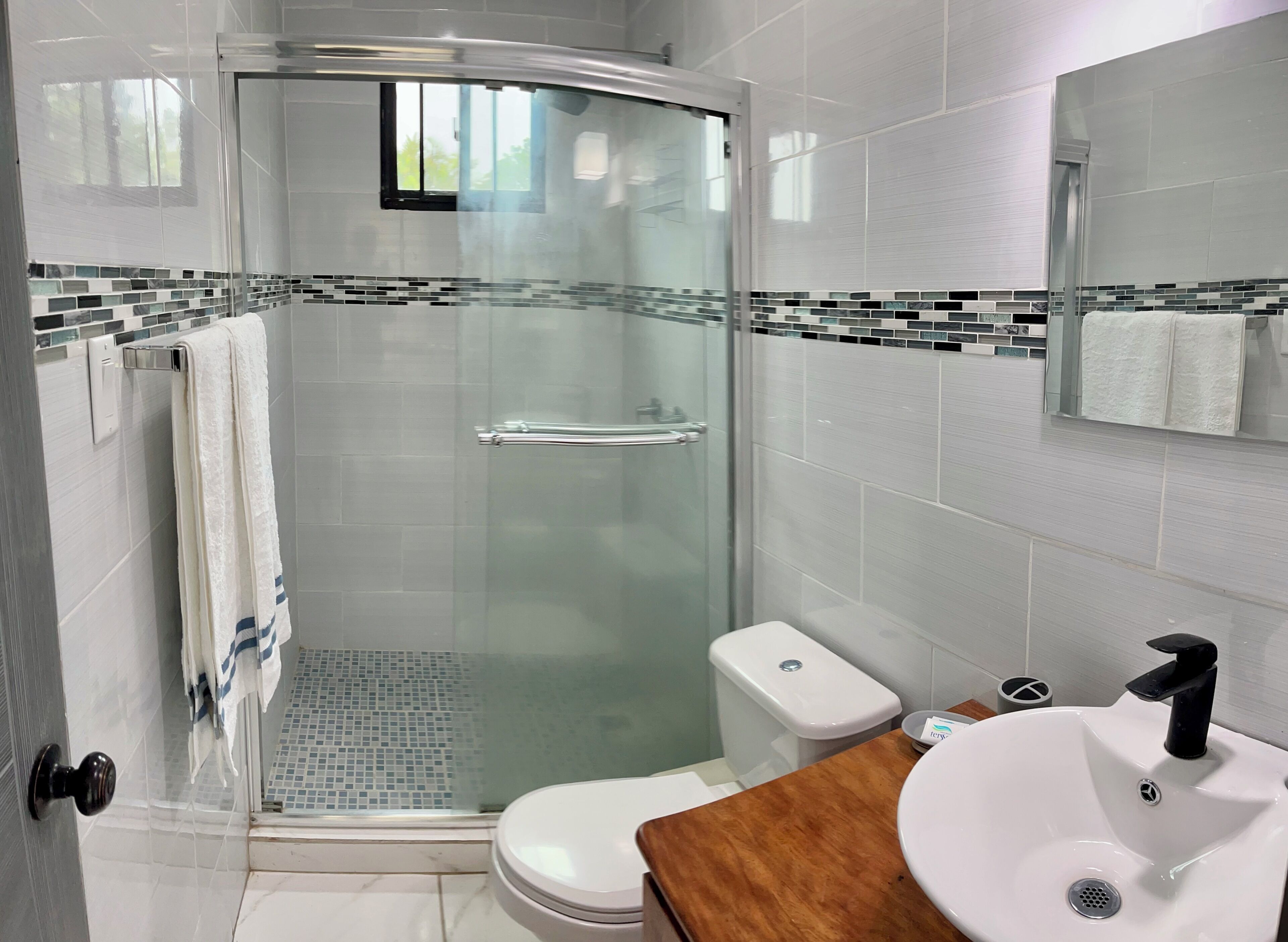 Towels, soap, shampoo, toilet paper