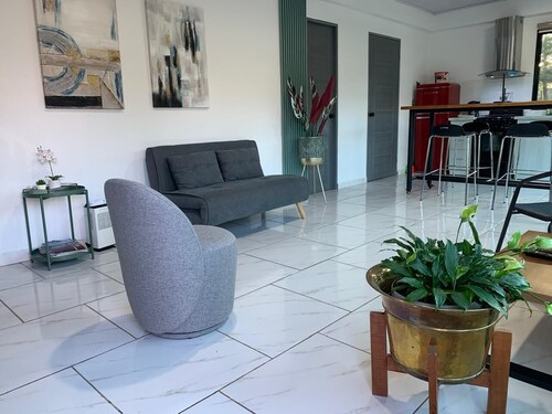 Cozy familizy-sized apartment, downstairs, with large patio - Alto Boquete