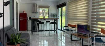 Cozy familizy-sized apartment, downstairs, with large patio - Alto Boquete