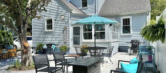 Happy Bungalow. Cozy Historic Charmer- Walk to Town, Parks and Trails! 