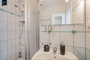 Douche, sèche-cheveux