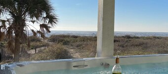 Beachfront - Private Swim Spa-  5 Bedroom  -3 Bathroom  -16 guests 