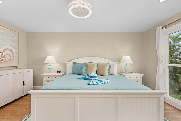 2 bedrooms, free WiFi, bed sheets - Updated and Private| 167 Mandalay Oasis: 3BR, (Fort Myers Beach)