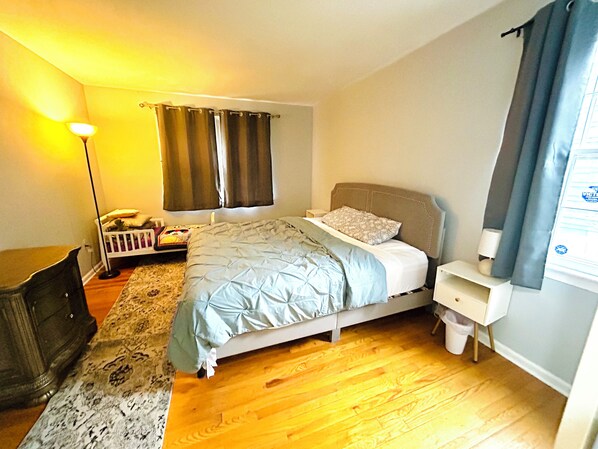 2 bedrooms, iron/ironing board, travel cot, free WiFi