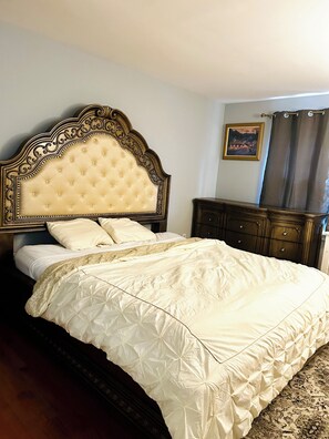 2 bedrooms, iron/ironing board, travel cot, free WiFi
