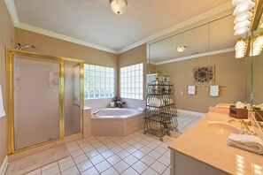 Een douche, handdoeken, zeep