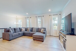 TV - Newly built row-end townhome with water view, pool access, patio, & balcony (Berlin)