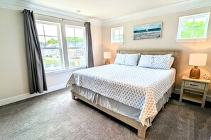 4 bedrooms, internet, bed sheets - Newly built row-end townhome with water view, pool access, patio, & balcony (Berlin)