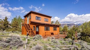 Exterior - Loren's Lookout- pet friendly, on the way to Yellowstone National Park (Cody)