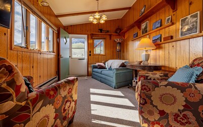 Loren's Lookout- pet friendly, on the way to Yellowstone National Park