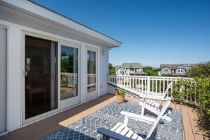 Terrace/patio - Cloudbreak: Pet Friendly, Oceanside, Hot Tub, Community Amenities! (Duck)