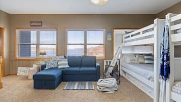 4 bedrooms, desk, iron/ironing board, travel crib