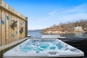Outdoor spa tub - Lakefront w/ Views, Kayak & Private Dock (Climax Springs)