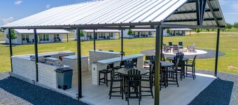 Cross Mountain Cottage 10 | Near 290 & Wine Country Porch