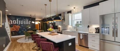 Refrigerador, microondas, horno, placa de cocina