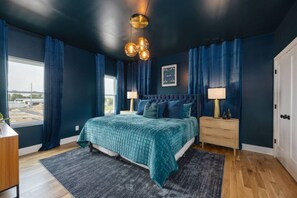 4 soveværelser, skrivebord, strygejern/strygebræt, weekendseng