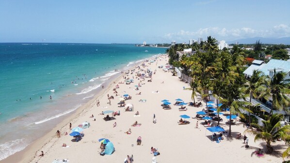 Beach nearby, sun-loungers, beach towels