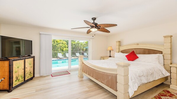 3 bedrooms, free WiFi, bed sheets - As you approach this lovely vacation home, lush greenery and shade trees greet you. (Marco Island)