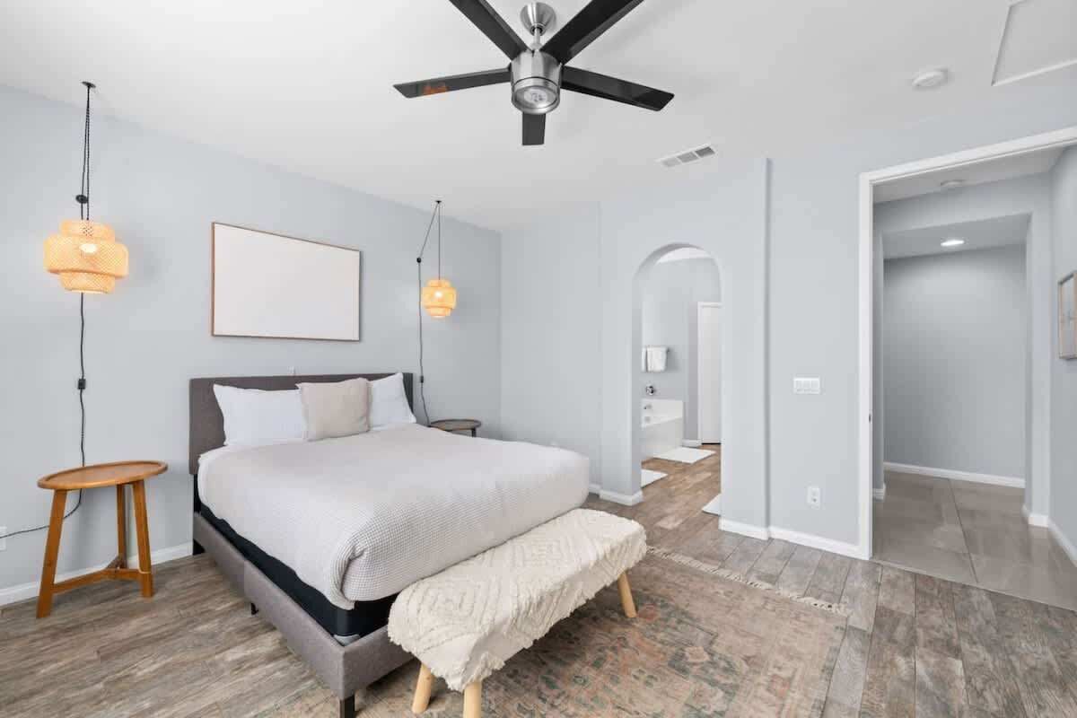 5 bedrooms, iron/ironing board, WiFi, bed sheets