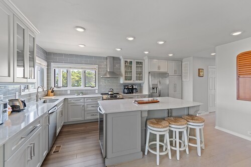 "Porch A Lotta" 5 Bedroom, 4 Bath, Second Row Home with Private Pool