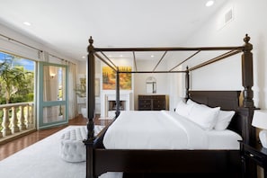 4 Schlafzimmer, Schreibtisch, Bügeleisen/Bügelbrett, Reisekinderbett