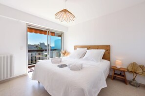 1 bedroom, iron/ironing board, WiFi, bed sheets - Luxury 1-Br. apartment, sea view, parking. (Vallauris)