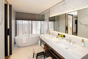Luxury Suite | Bathroom | Designer toiletries, hair dryer, bathrobes, towels - Voyage Kaoshiung By Cosmos Otium (Kaohsiung)