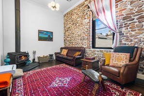 电视、壁炉、立体声音响