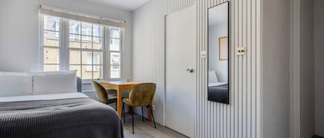 Iron/ironing board, WiFi, bed sheets