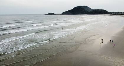 Comfortable 3 suites, air conditioning, Gourmet balcony, 200 meters from the sea