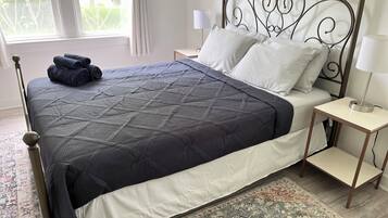 2 bedrooms, desk, iron/ironing board, WiFi