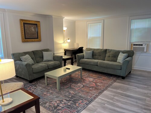 Cute Cottage 5 minutes from the Track