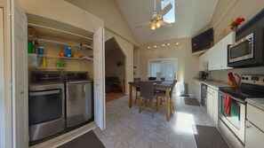 Fridge, microwave, oven, stovetop - Two KING beds! Lots of off-street parking! Close to downtown! Pet friendly! (Pittsburgh)