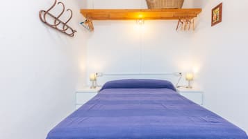 2 slaapkamers, een strijkplank/strijkijzer, gratis wifi, beddengoed