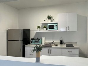 Micro-ondes, four, plaque de cuisson, serviettes en papier