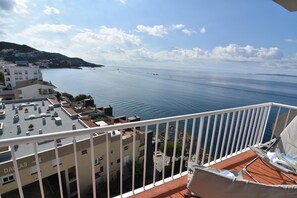 Property grounds - 🌊 Apartment with sea views in Roses with parking. 800m from Canyelles Beach (Roses)