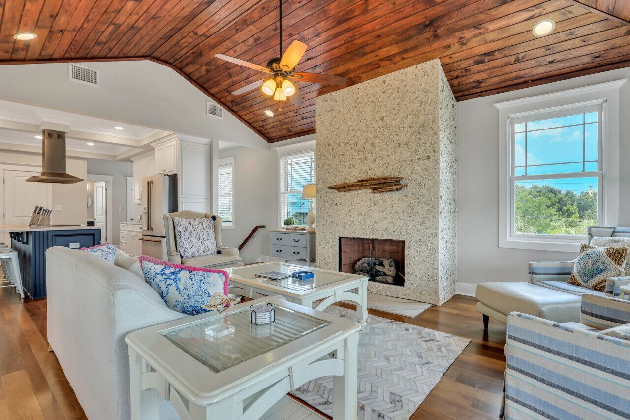 Smart TV, books, stereo