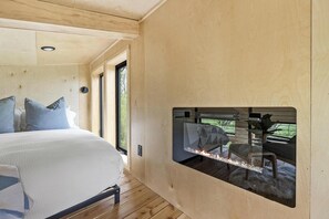 1 bedroom, desk, WiFi, bed sheets