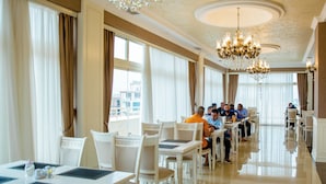 Ảnh chưa phân loại, 2 trong số 64 ảnh, nút
